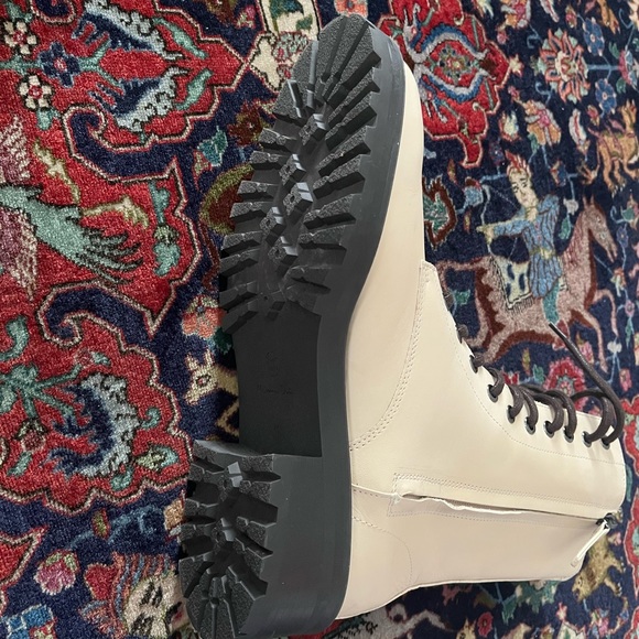 ✨✨Beautiful boots 👢 brand new it’s was big for me  LACE-UP LEATHER ANKLE BOOTS - Picture 5 of 6